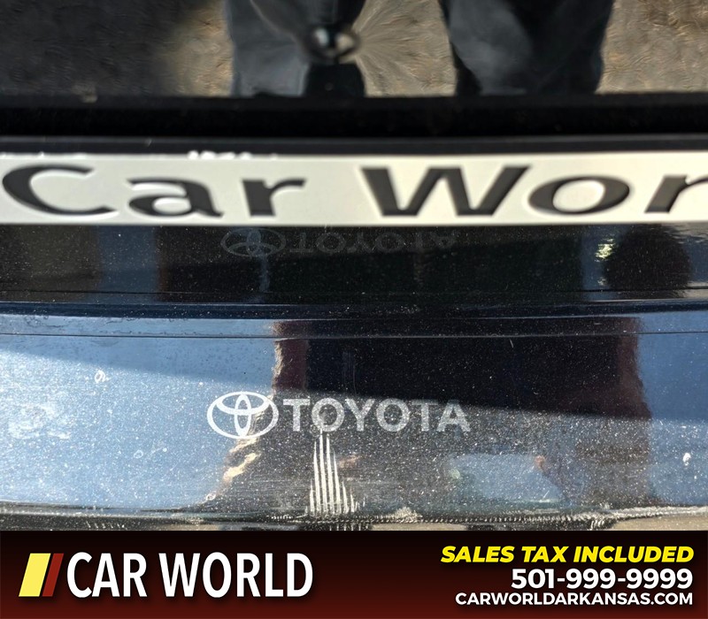 Toyota Avalon Vehicle Full-screen Gallery Image 6