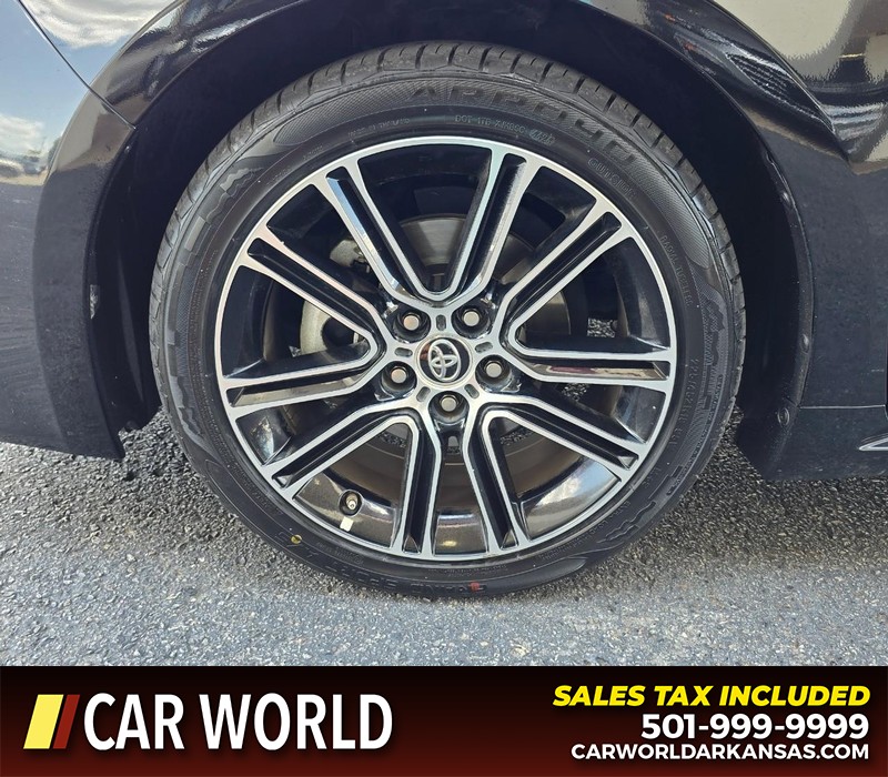 Toyota Avalon Vehicle Full-screen Gallery Image 7