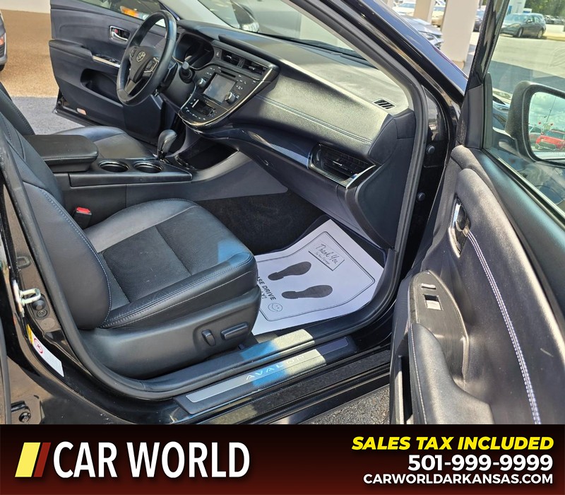 Toyota Avalon Vehicle Full-screen Gallery Image 12