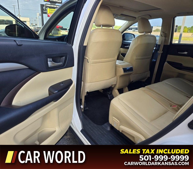 Toyota Highlander Vehicle Full-screen Gallery Image 9