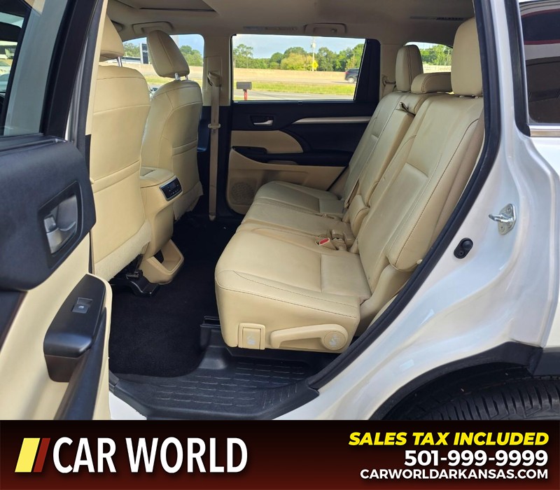 Toyota Highlander Vehicle Full-screen Gallery Image 11