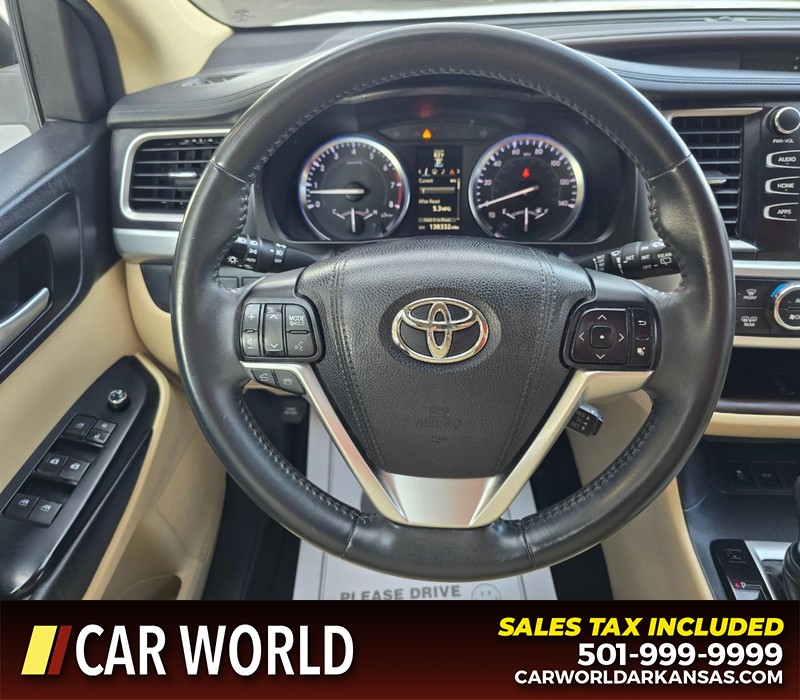 Toyota Highlander Vehicle Full-screen Gallery Image 19