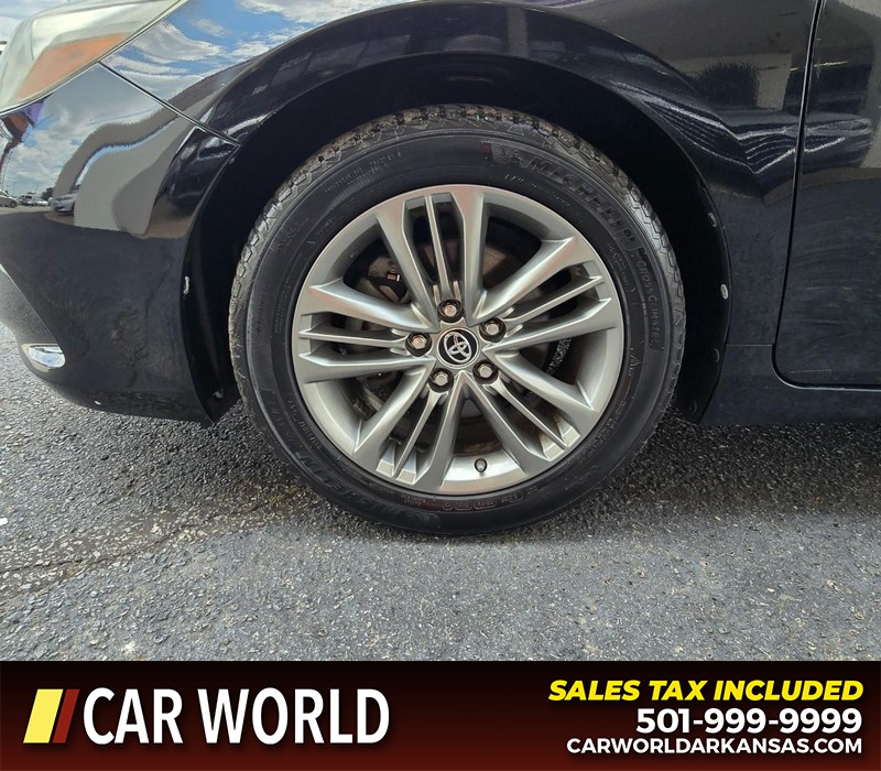 Toyota Camry Vehicle Full-screen Gallery Image 6