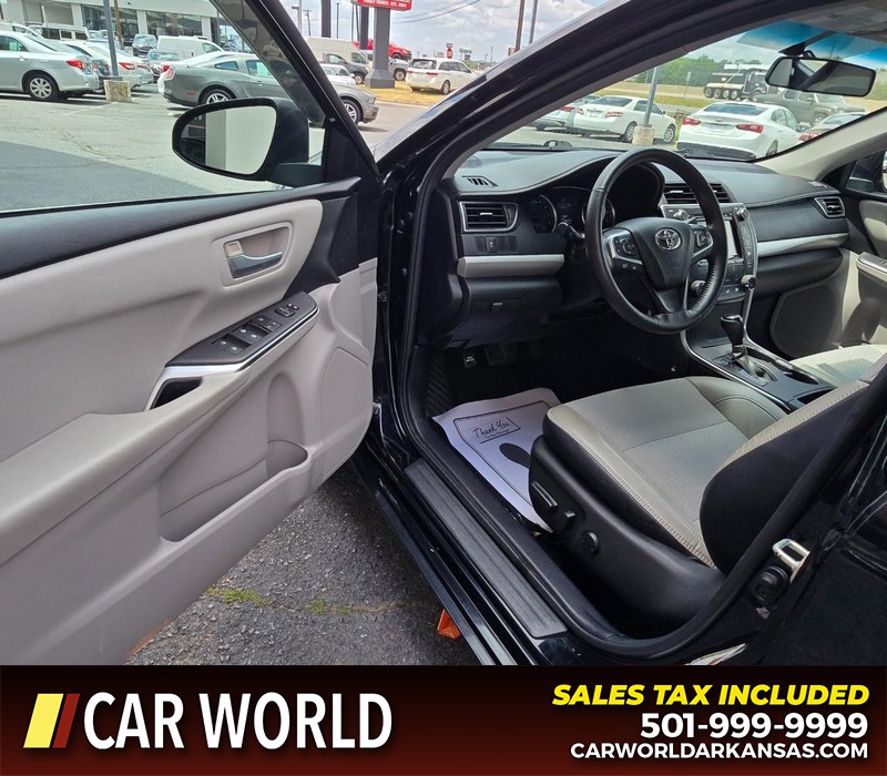 Toyota Camry Vehicle Full-screen Gallery Image 7