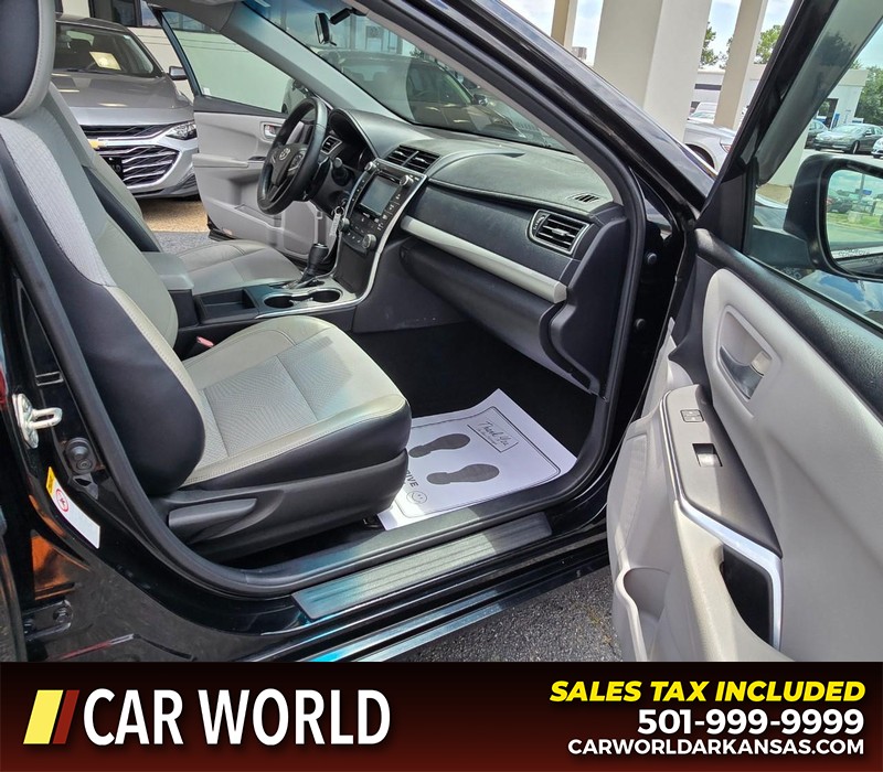 Toyota Camry Vehicle Full-screen Gallery Image 11