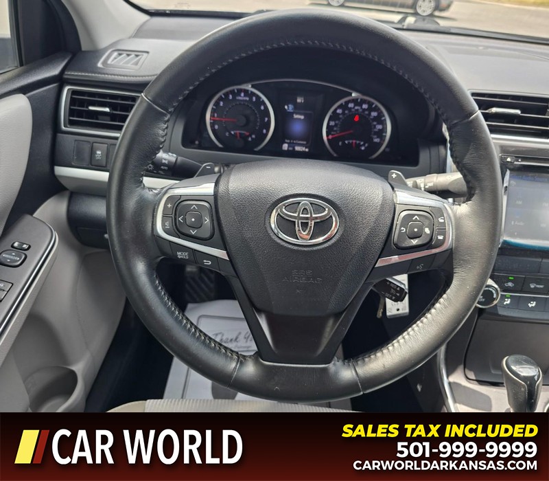 Toyota Camry Vehicle Full-screen Gallery Image 15