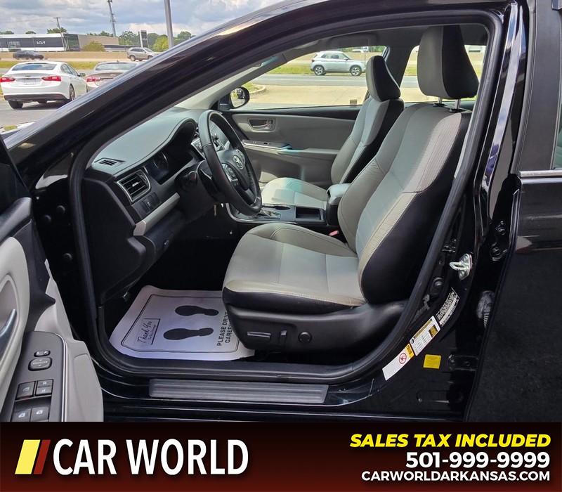 Toyota Camry Vehicle Full-screen Gallery Image 26