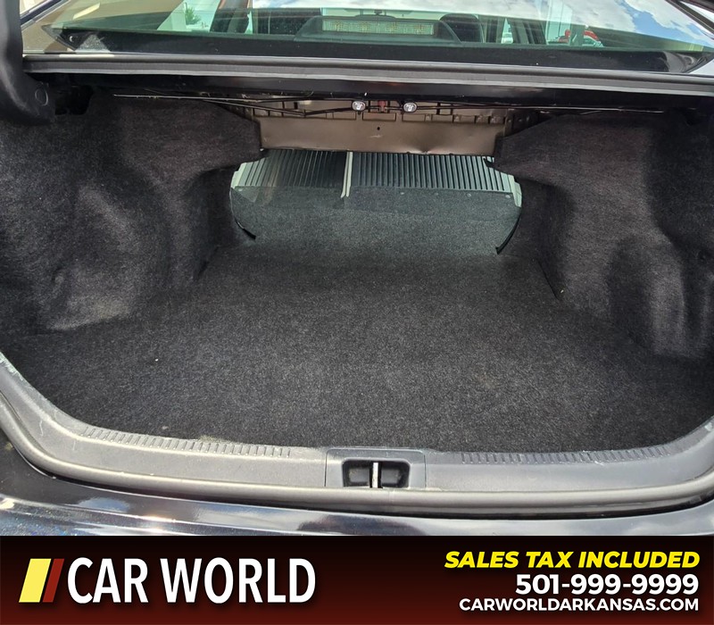 Toyota Camry Vehicle Full-screen Gallery Image 32