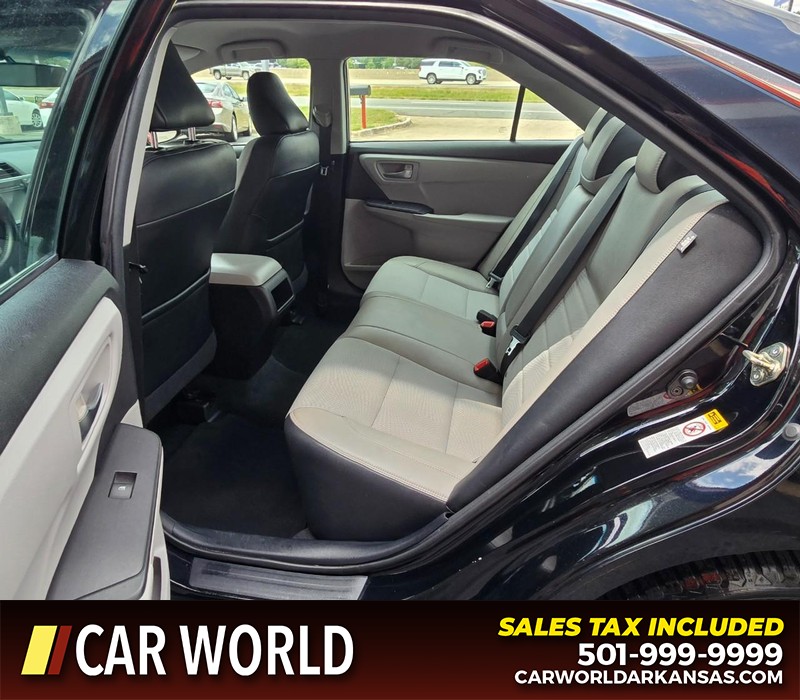 Toyota Camry Vehicle Full-screen Gallery Image 46