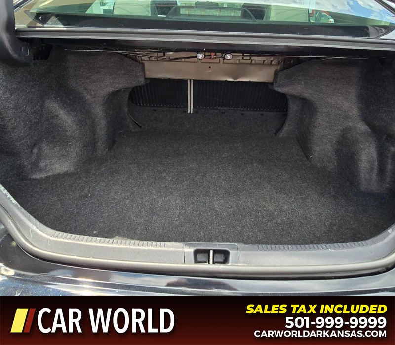 Toyota Camry Vehicle Full-screen Gallery Image 49