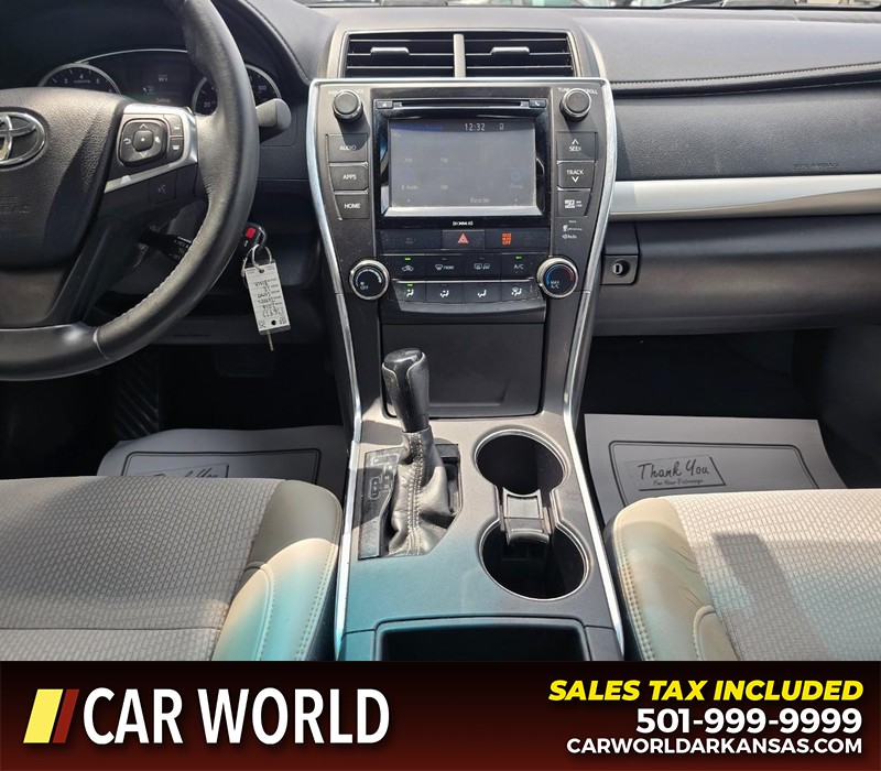 Toyota Camry Vehicle Full-screen Gallery Image 54