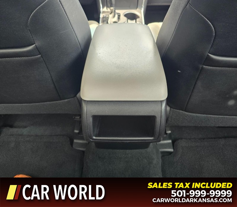 Toyota Camry Vehicle Full-screen Gallery Image 55