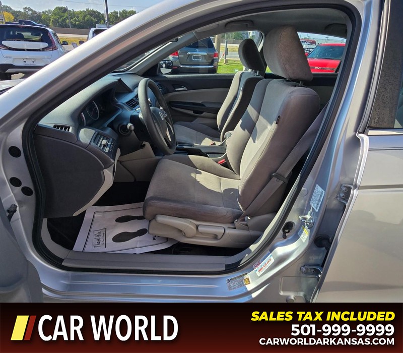 Honda Accord Sedan Vehicle Full-screen Gallery Image 8