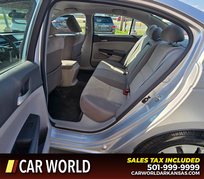 Honda Accord Sedan Vehicle Full-screen Gallery Image 10