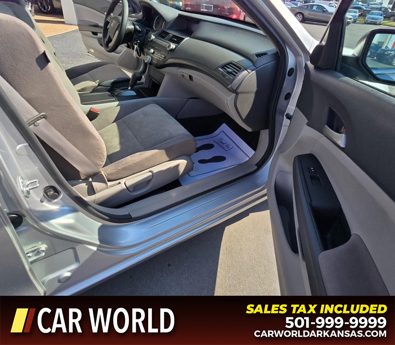 Honda Accord Sedan Vehicle Full-screen Gallery Image 11