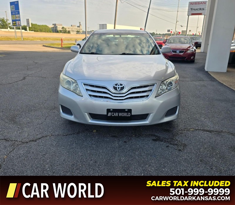 Toyota Camry Vehicle Full-screen Gallery Image 2