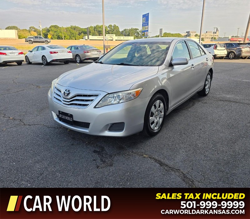 Toyota Camry Vehicle Full-screen Gallery Image 3