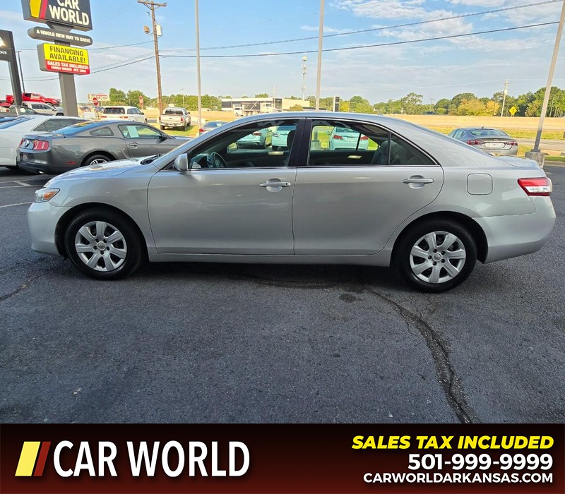 Toyota Camry Vehicle Full-screen Gallery Image 4