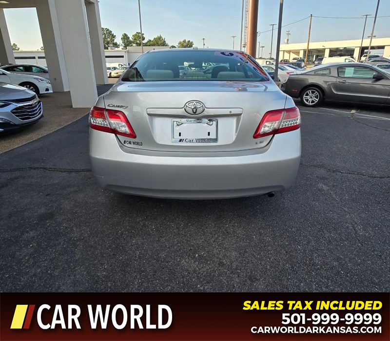 Toyota Camry Vehicle Full-screen Gallery Image 5