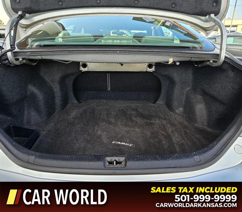 Toyota Camry Vehicle Full-screen Gallery Image 13