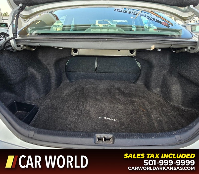 Toyota Camry Vehicle Full-screen Gallery Image 14