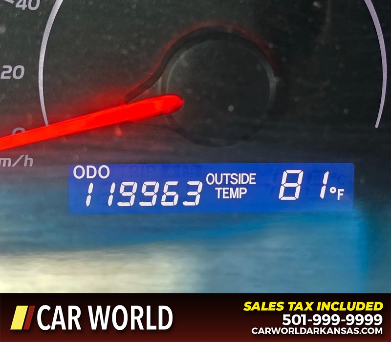 Toyota Camry Vehicle Full-screen Gallery Image 16