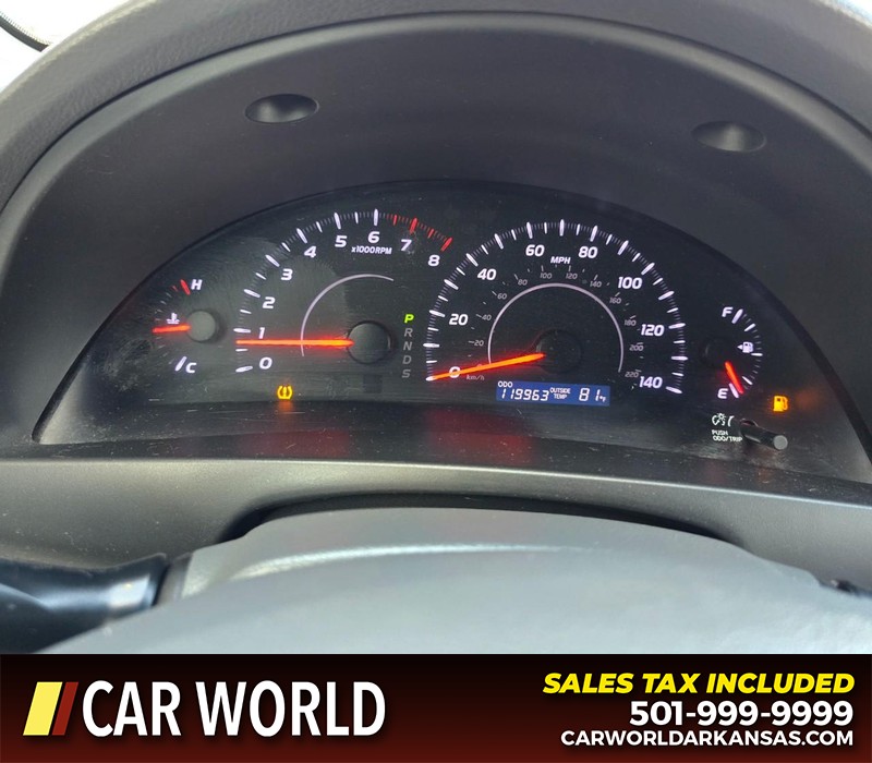 Toyota Camry Vehicle Full-screen Gallery Image 17