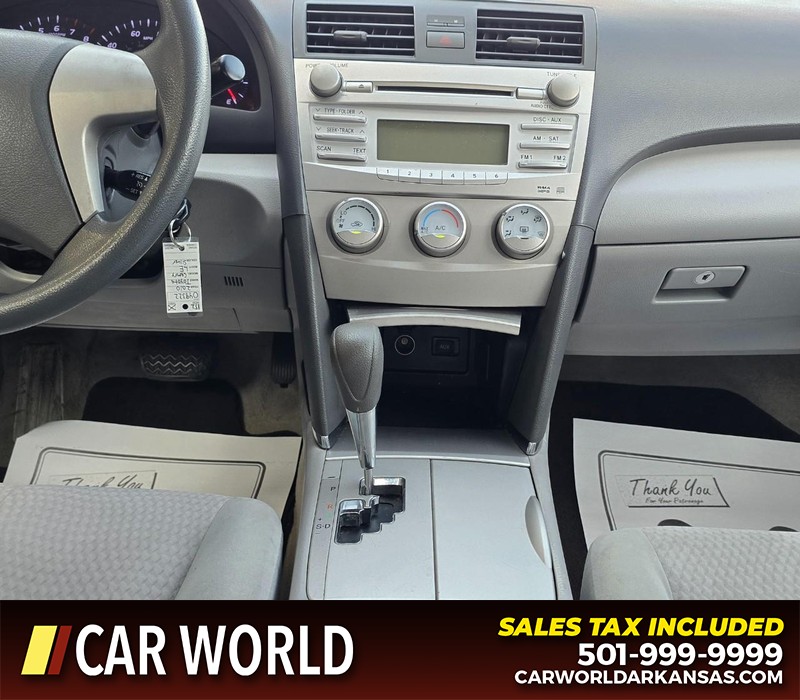 Toyota Camry Vehicle Full-screen Gallery Image 18