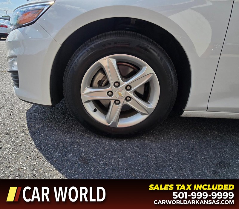 Chevrolet Malibu Vehicle Full-screen Gallery Image 6