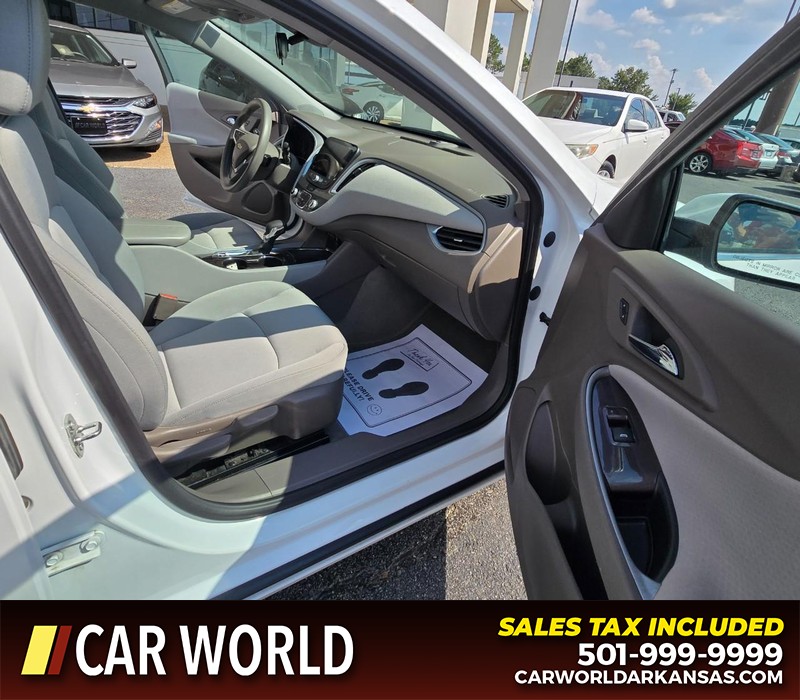 Chevrolet Malibu Vehicle Full-screen Gallery Image 11