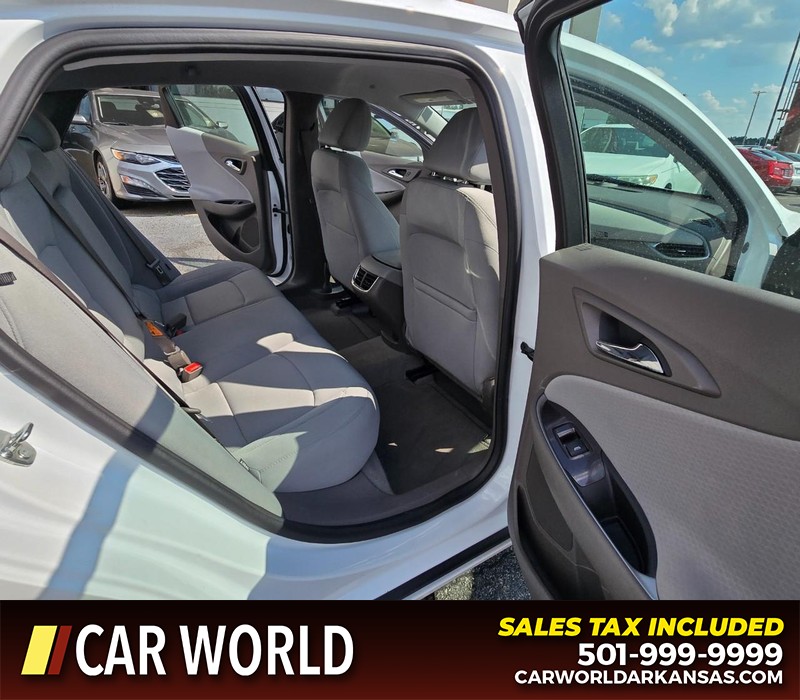 Chevrolet Malibu Vehicle Full-screen Gallery Image 12