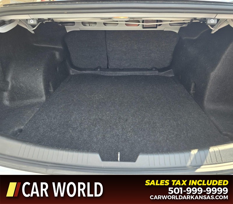 Chevrolet Malibu Vehicle Full-screen Gallery Image 13