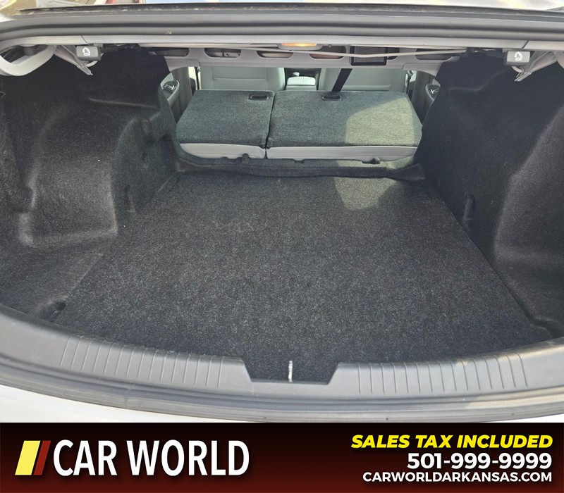 Chevrolet Malibu Vehicle Full-screen Gallery Image 14