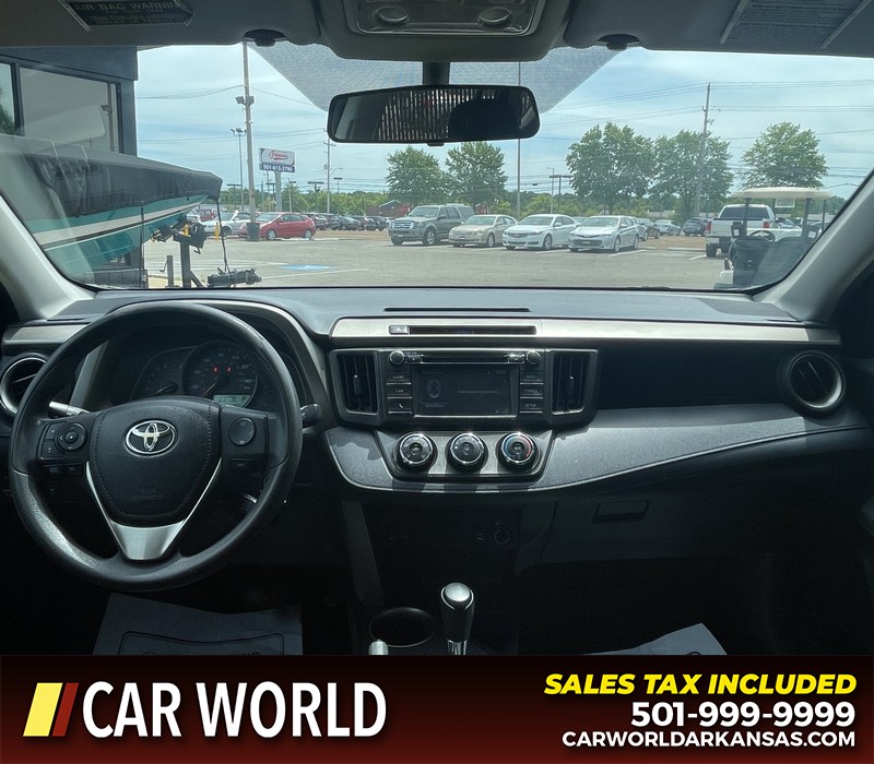 Toyota RAV4 Vehicle Full-screen Gallery Image 11