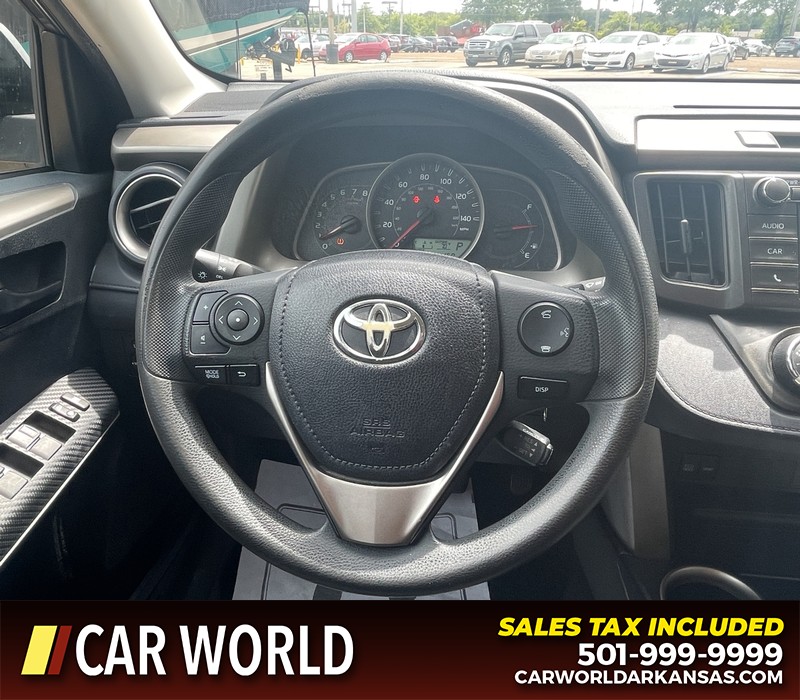 Toyota RAV4 Vehicle Full-screen Gallery Image 12