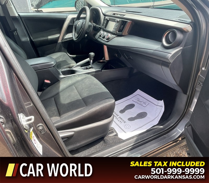 Toyota RAV4 Vehicle Full-screen Gallery Image 14