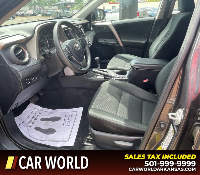 Toyota RAV4 Vehicle Full-screen Gallery Image 15