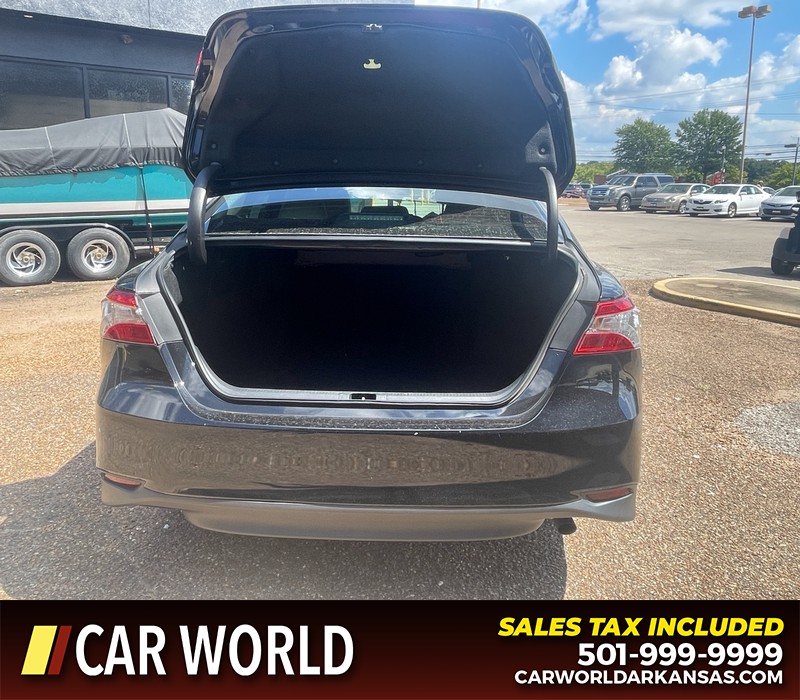 Toyota Camry Vehicle Full-screen Gallery Image 5