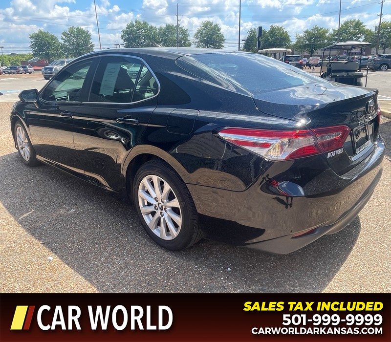 Toyota Camry Vehicle Full-screen Gallery Image 6