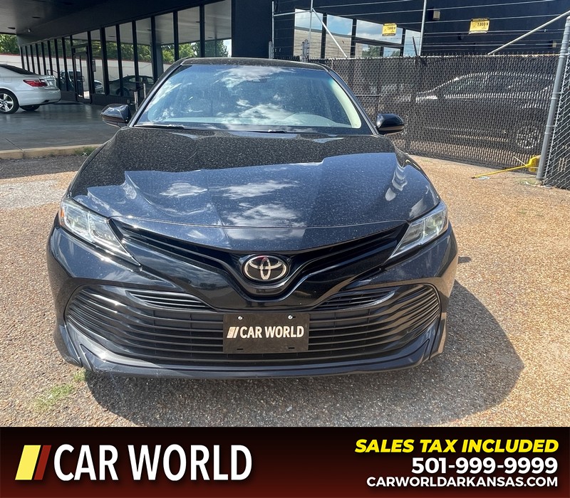 Toyota Camry Vehicle Full-screen Gallery Image 9