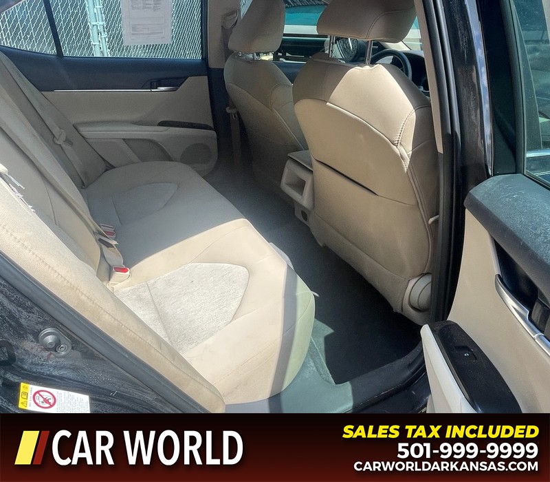 Toyota Camry Vehicle Full-screen Gallery Image 10