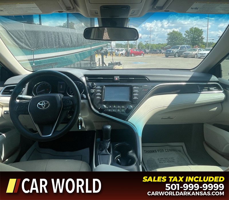 Toyota Camry Vehicle Full-screen Gallery Image 11