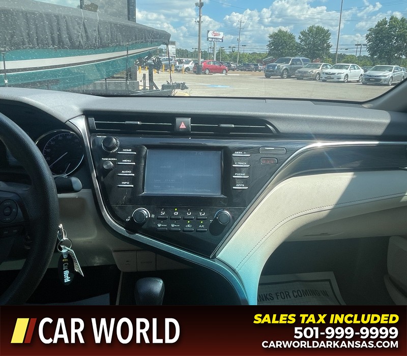 Toyota Camry Vehicle Full-screen Gallery Image 13