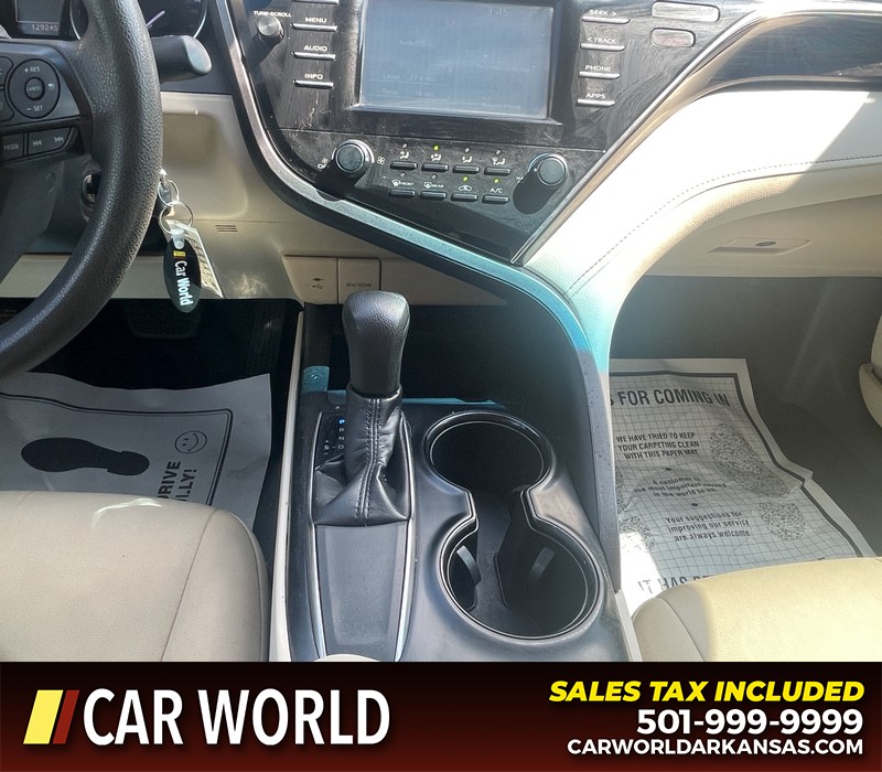 Toyota Camry Vehicle Full-screen Gallery Image 14