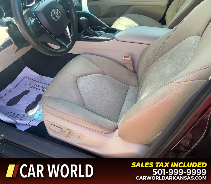 Toyota Camry Vehicle Full-screen Gallery Image 16