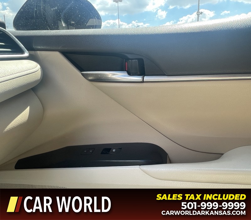 Toyota Camry Vehicle Full-screen Gallery Image 19