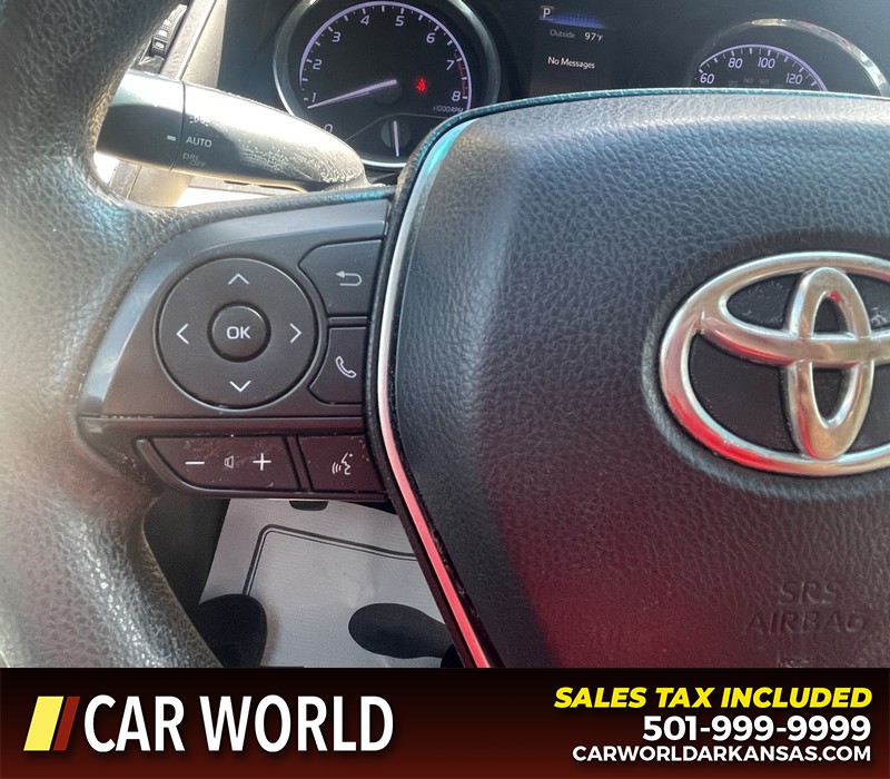 Toyota Camry Vehicle Full-screen Gallery Image 21