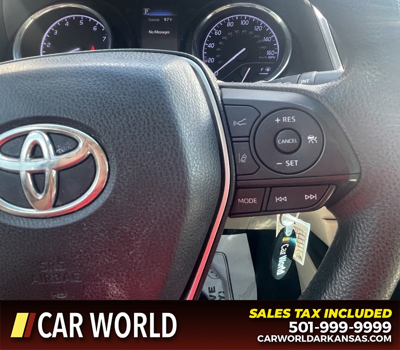 Toyota Camry Vehicle Full-screen Gallery Image 22