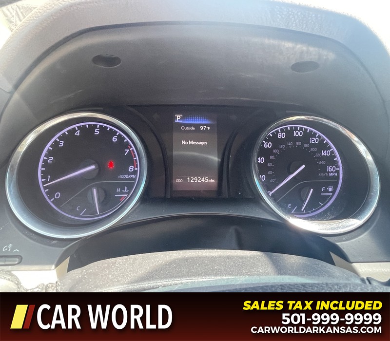 Toyota Camry Vehicle Full-screen Gallery Image 23