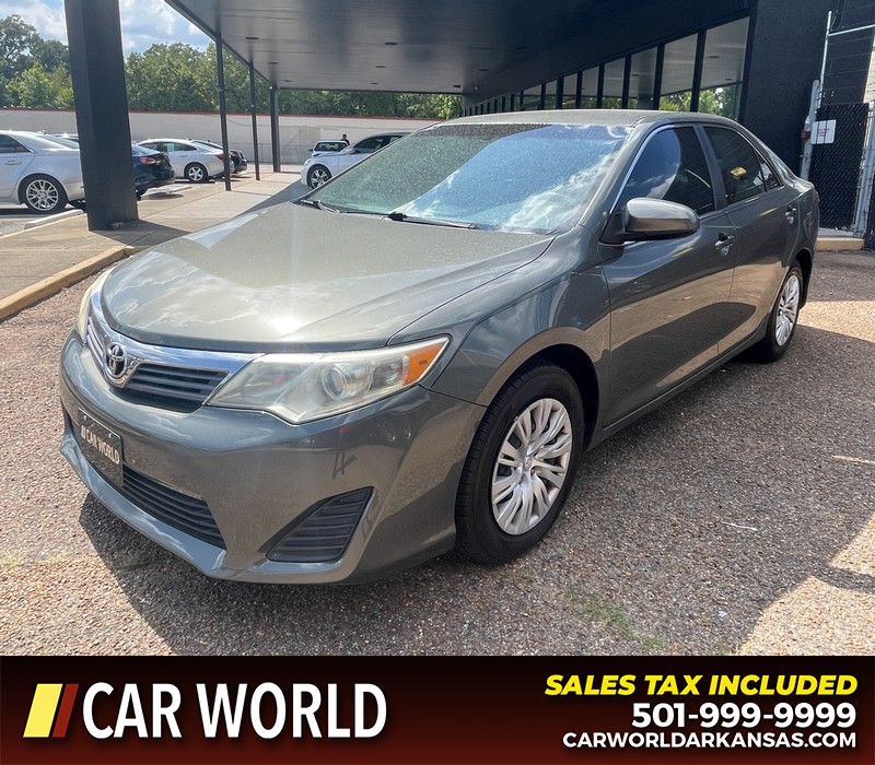 Toyota Camry Vehicle Full-screen Gallery Image 8